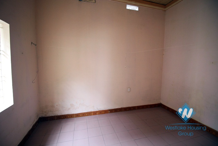 Vietnamese style house with 3 bedrooms for rent in Doi Can st, Ba Dinh district 